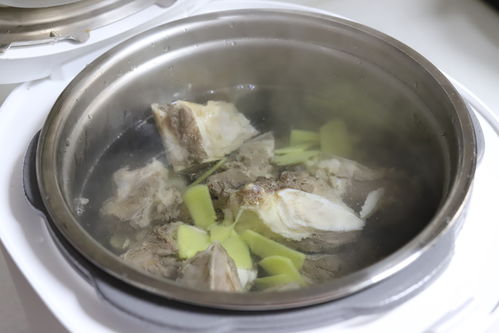 清汤排骨怎么炖好吃又营养-清汤排骨的煮法大全家常