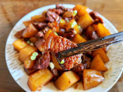 红烧肉炖土豆的家常做法步骤,红烧肉炖土豆的做法 最正宗的做法视频