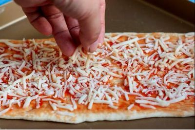 自制披萨的做法烤箱,在家里怎么做披萨最简单烤箱