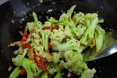 干锅花菜的做法步骤,干锅花菜的做法步骤加洋葱