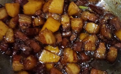 土豆红烧肉最简单做法步骤,土豆红烧肉的做法家常做法