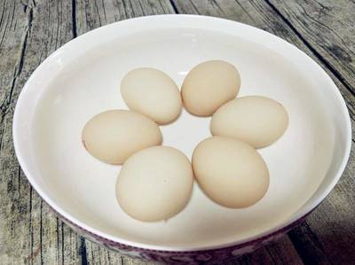 水煮鸡蛋一般煮几分钟,水煮鸡蛋一般煮几分钟好剥壳