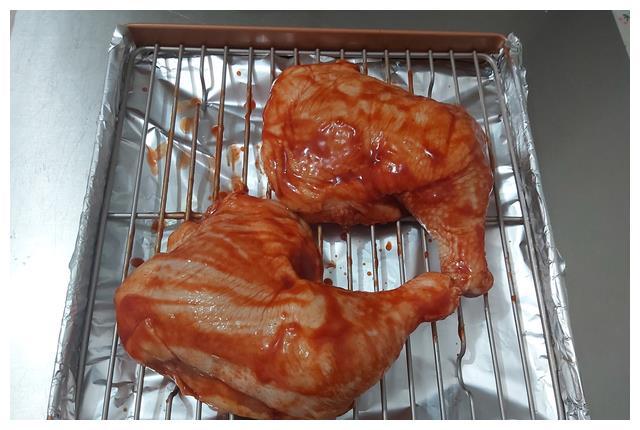 奥尔良烤鸡腿的腌制方法和配料,奥尔良烤鸡腿的腌制方法和配料微波炉
