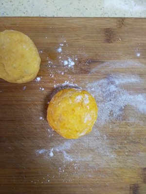 南瓜饼用面粉的家常做法,南瓜饼用普通面粉做法,味道超赞!