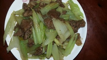 芹菜炒牛肉怎么炒好吃又嫩,芹菜炒牛肉怎么炒好吃又嫩川菜